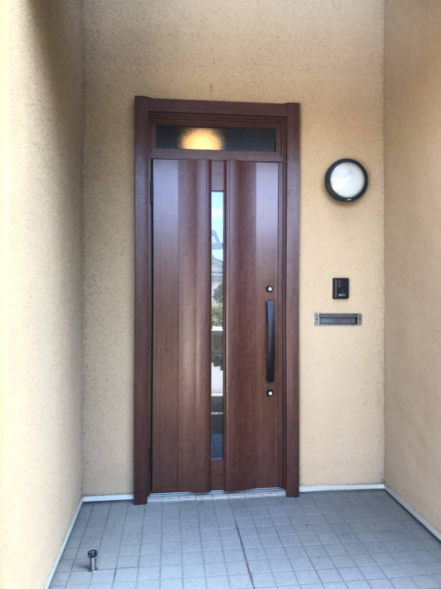 アルファトーヨー住器のリシェント「玄関ドア」　施工例の施工後の写真1