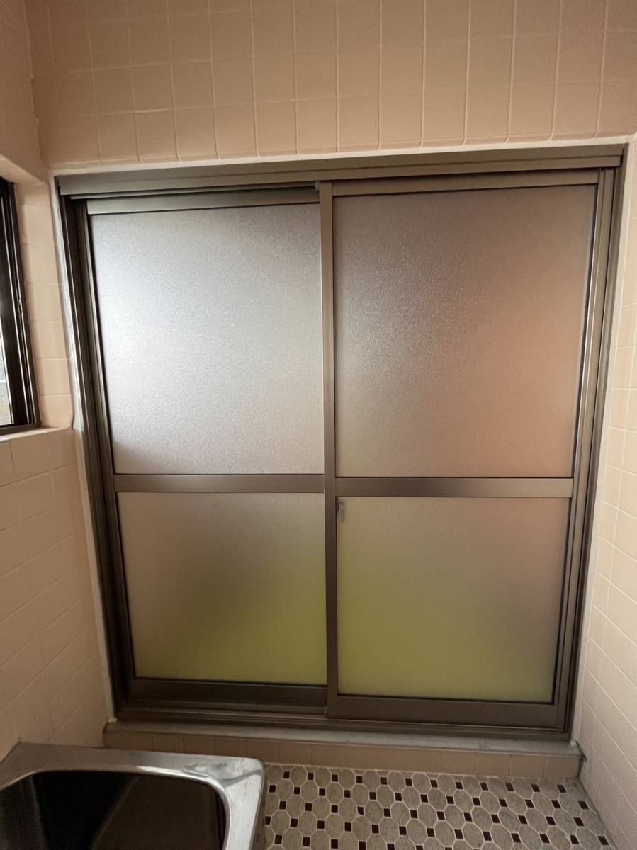 広島ガラス建材トーヨー住器の浴室引戸カバー工法の施工後の写真1