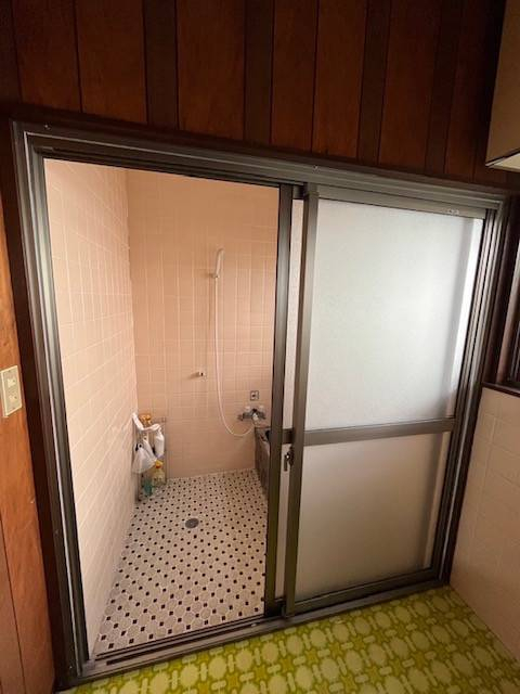 広島ガラス建材トーヨー住器の浴室引戸カバー工法の施工後の写真2