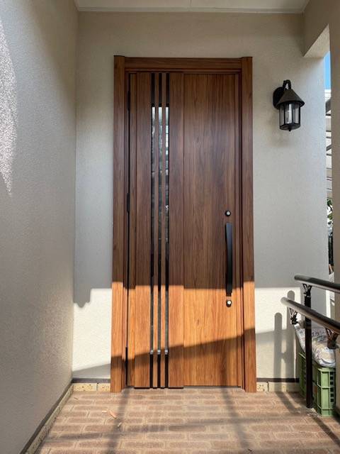 広島ガラス建材トーヨー住器のリシェント玄関ドア　取替工事を行いましたの施工後の写真1