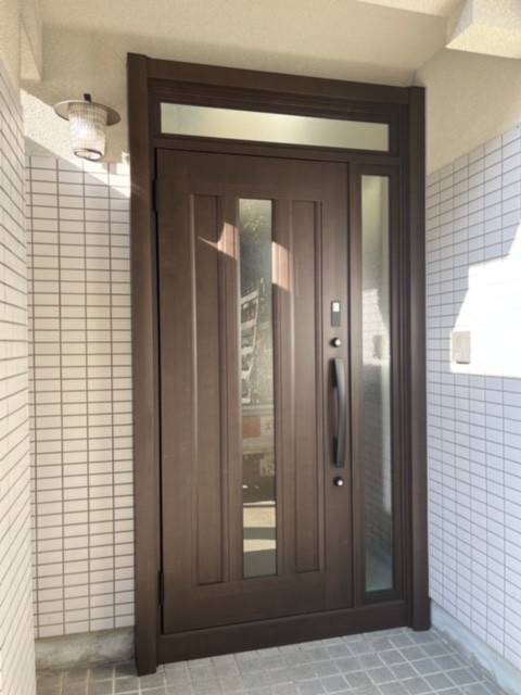 広島ガラス建材トーヨー住器のリシェント玄関ドア　取替工事の施工後の写真1