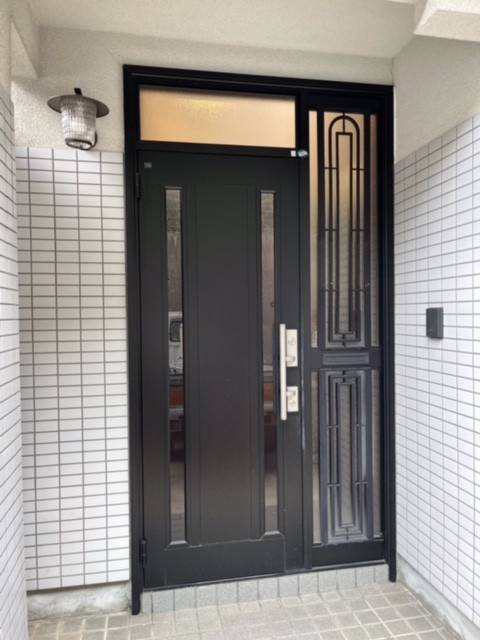 広島ガラス建材トーヨー住器のリシェント玄関ドア　取替工事の施工前の写真1