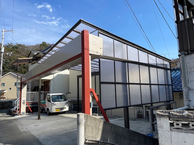 広島ガラス建材トーヨー住器のカーポート工事を行いました。　フーゴＦの施工後の写真1