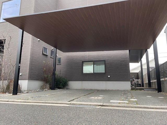 広島ガラス建材トーヨー住器のシンプルな美しさ、カーポートSC取付工事の施工後の写真1