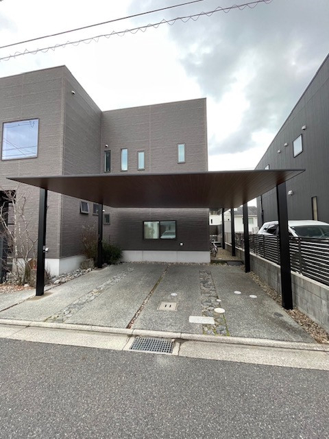 広島ガラス建材トーヨー住器のシンプルな美しさ、カーポートSC取付工事の施工後の写真2