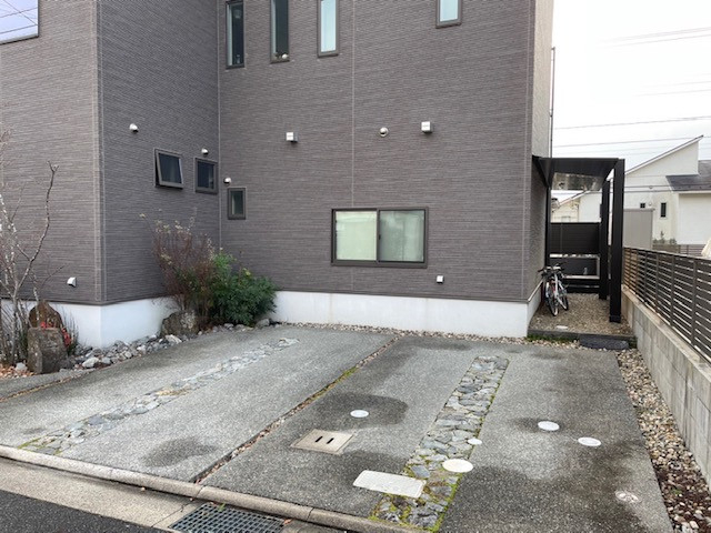 広島ガラス建材トーヨー住器のシンプルな美しさ、カーポートSC取付工事の施工前の写真1