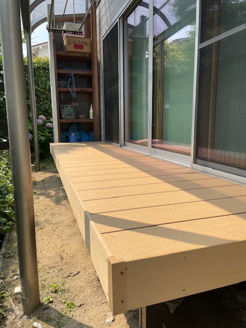 広島ガラス建材トーヨー住器のデッキ取替工事 人工木の樹ら楽ステージで快適にの施工後の写真1