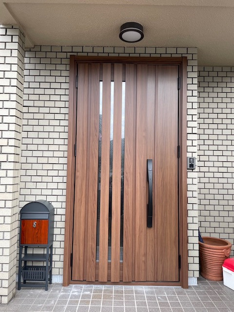 広島ガラス建材トーヨー住器のリシェント玄関ドア　電気錠のFamiLockで便利にの施工後の写真1