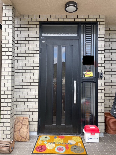 広島ガラス建材トーヨー住器のリシェント玄関ドア　電気錠のFamiLockで便利にの施工前の写真1