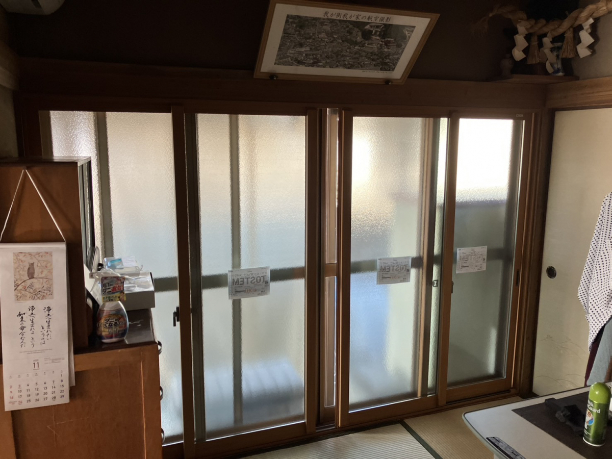 広島ガラス建材トーヨー住器の大きな掃き出し窓にインプラス取付工事の施工後の写真1