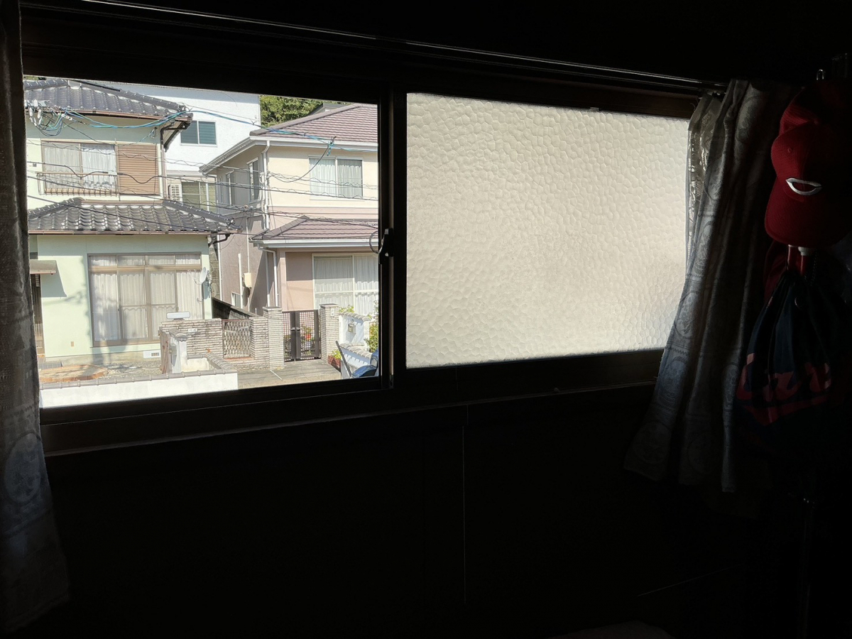 広島ガラス建材トーヨー住器のカバー工法のリプラスで窓交換の施工前の写真3
