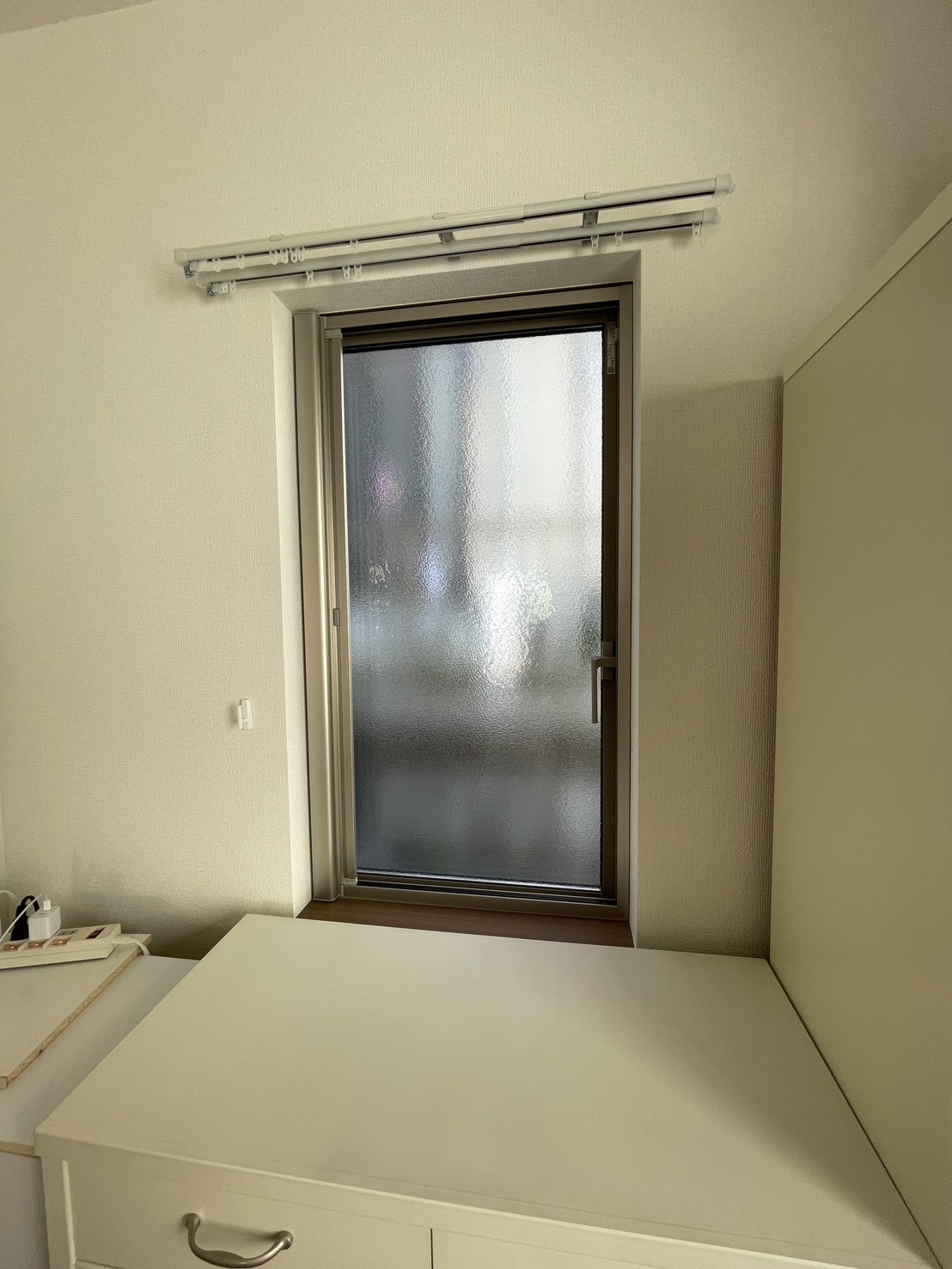 広島ガラス建材トーヨー住器のインプラスFIX窓　取付工事の施工前の写真1