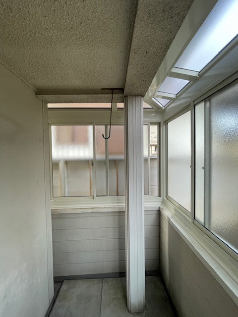 広島ガラス建材トーヨー住器の２階バルコニーをサンルームに　サニージュ工事の施工後の写真3