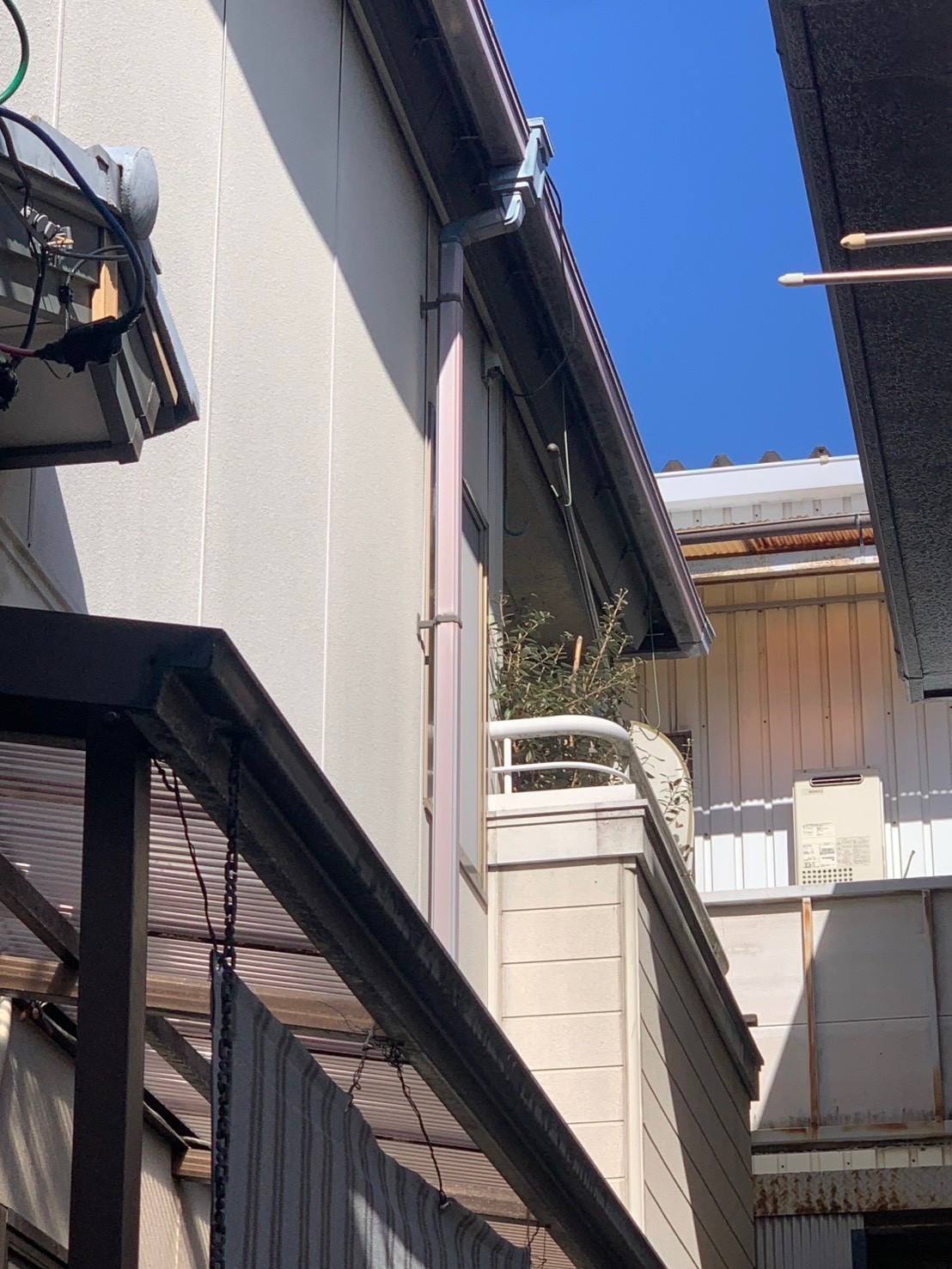 広島ガラス建材トーヨー住器の２階バルコニーをサンルームに　サニージュ工事の施工前の写真2