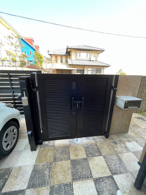 広島ガラス建材トーヨー住器の開き門扉AB取替工事の施工後の写真2