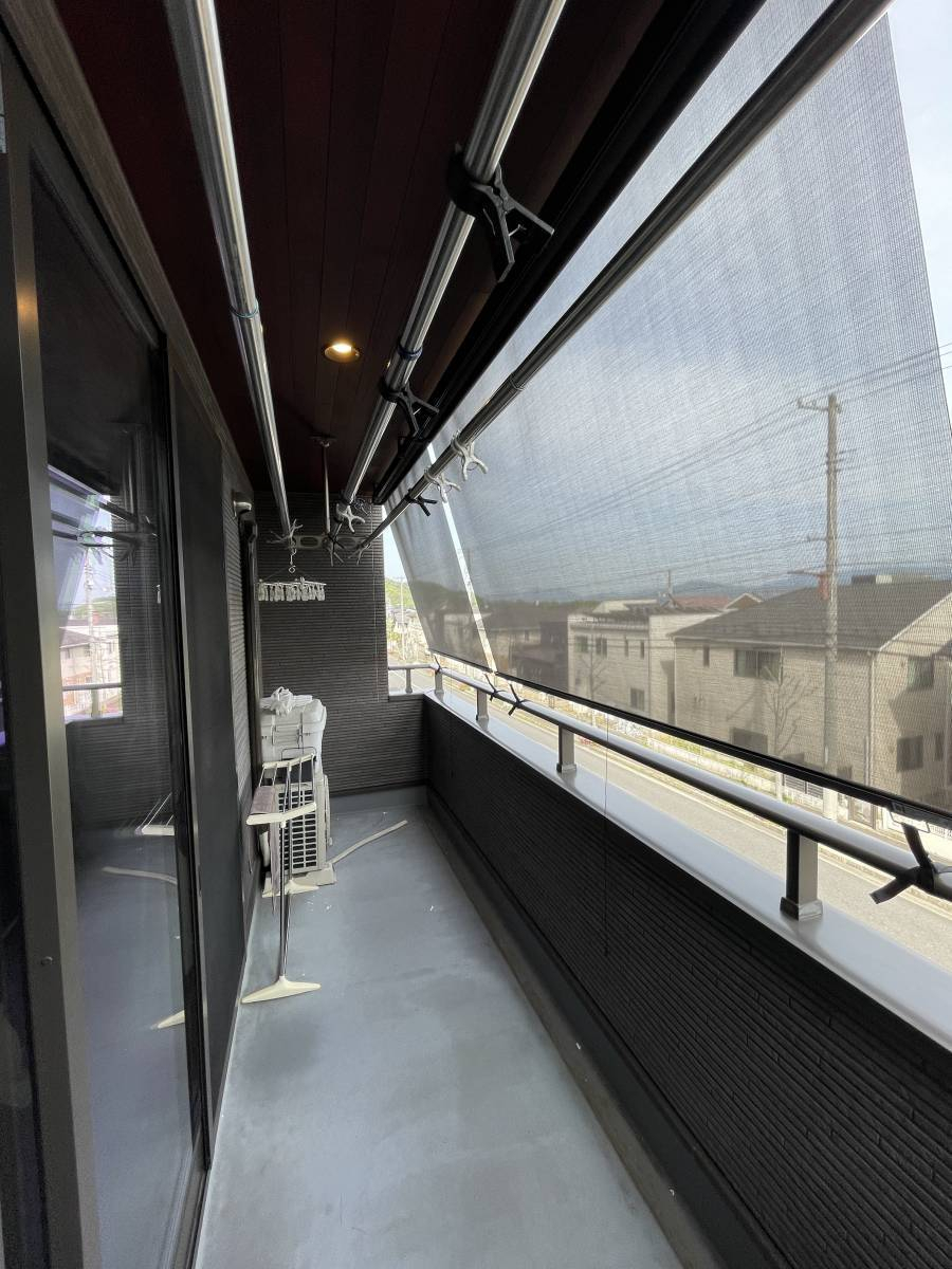 広島ガラス建材トーヨー住器の日射遮蔽　スタイルシェードの施工後の写真3