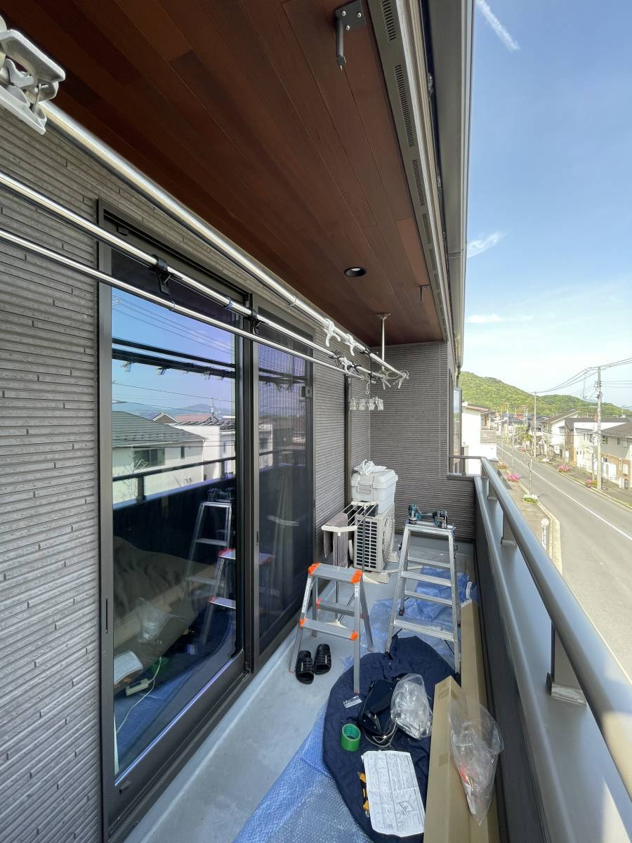 広島ガラス建材トーヨー住器の日射遮蔽　スタイルシェードの施工前の写真1