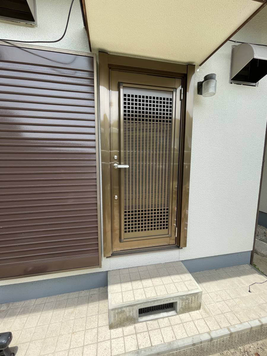 広島ガラス建材トーヨー住器の1dayリフォーム　リシェント　勝手口ドアの施工後の写真1