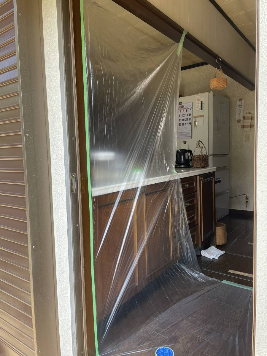 広島ガラス建材トーヨー住器の1dayリフォーム　リシェント　勝手口ドアの施工前の写真3