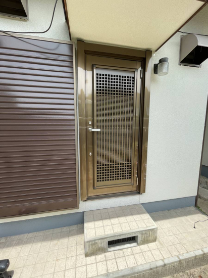 広島ガラス建材トーヨー住器の1dayリフォーム　リシェント　勝手口ドア施工事例写真1