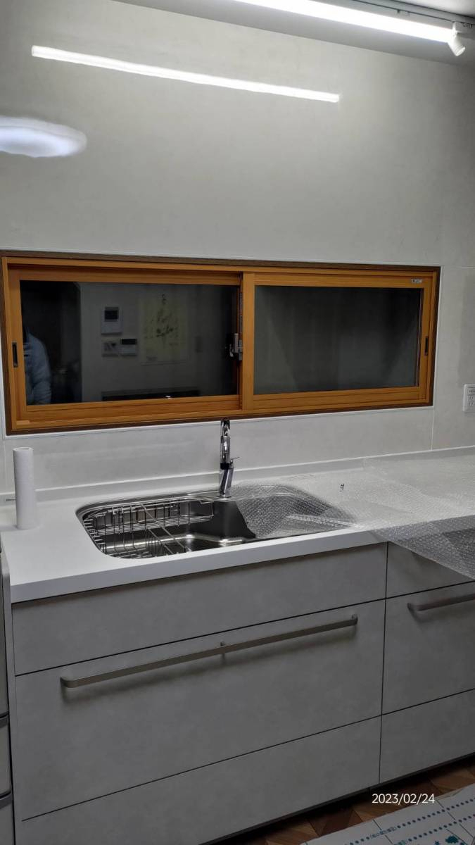 ECO plus so-yu-のキッチンと洗面室に内窓設置　すきま風をシャットダウン！の施工後の写真1