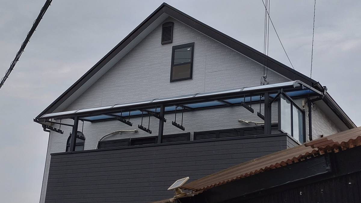 ECO plus so-yu-の波板テラス→フラットテラス ポリカ屋根に取替（ベランダの改修工事＋防水工事）の施工後の写真2
