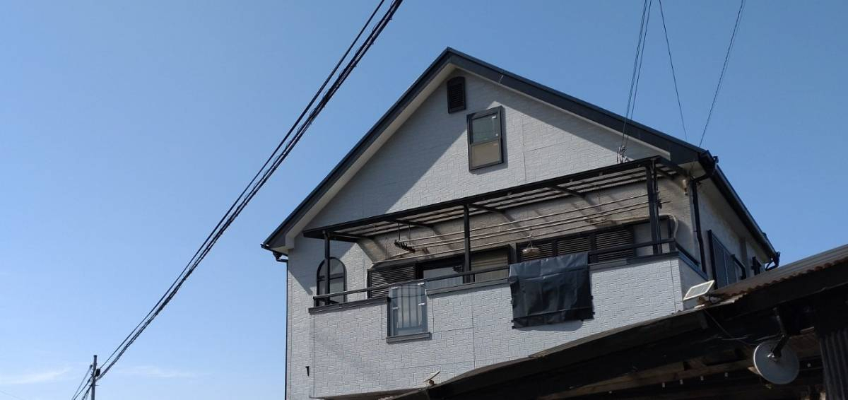 ECO plus so-yu-の波板テラス→フラットテラス ポリカ屋根に取替（ベランダの改修工事＋防水工事）の施工前の写真2