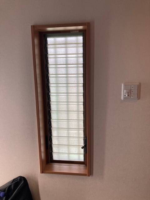 ECO plus so-yu-の面付きガラスル－バ－窓を リプラスで（カバ－工法）取替！の施工前の写真2