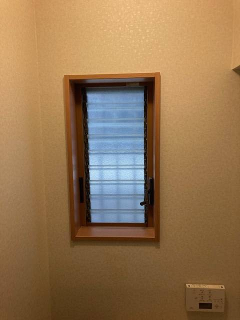 ECO plus so-yu-の面付きガラスル－バ－窓を リプラスで（カバ－工法）取替！の施工前の写真3