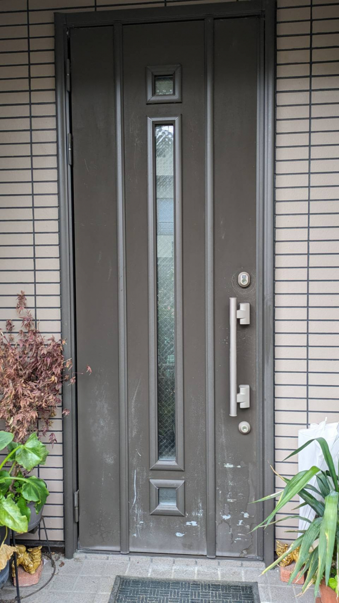 ECO plus so-yu-のカバー工法の玄関ドア＋カ－ドキ－でラクラク施解錠の施工前の写真1