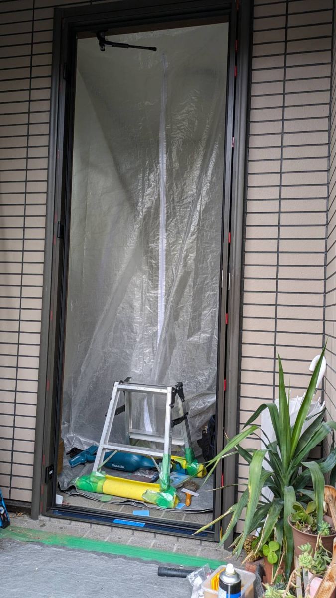 ECO plus so-yu-のカバー工法の玄関ドア＋カ－ドキ－でラクラク施解錠の施工前の写真3
