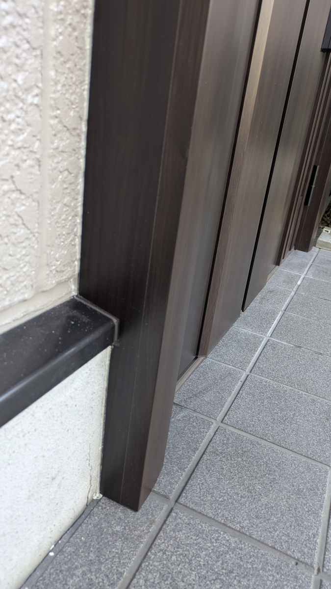 ECO plus so-yu-の【枚方市】玄関ドアも1日で簡単リフォーム！　スタイリッシュなドアに早変わり！の施工後の写真3