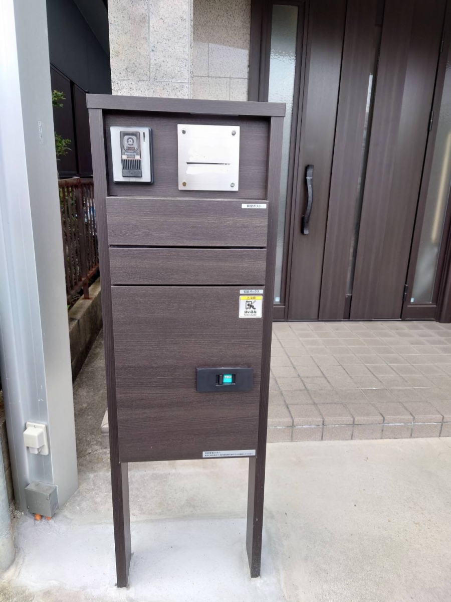 ECO plus so-yu-の【交野市】宅配ボックス付き機能門柱で 玄関廻りを快適リフォーム！の施工後の写真1