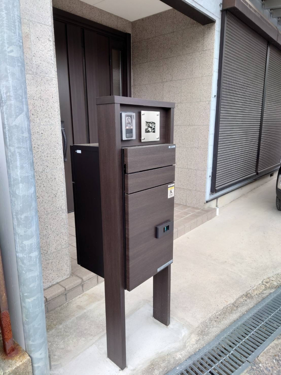 ECO plus so-yu-の【交野市】宅配ボックス付き機能門柱で 玄関廻りを快適リフォーム！の施工後の写真2