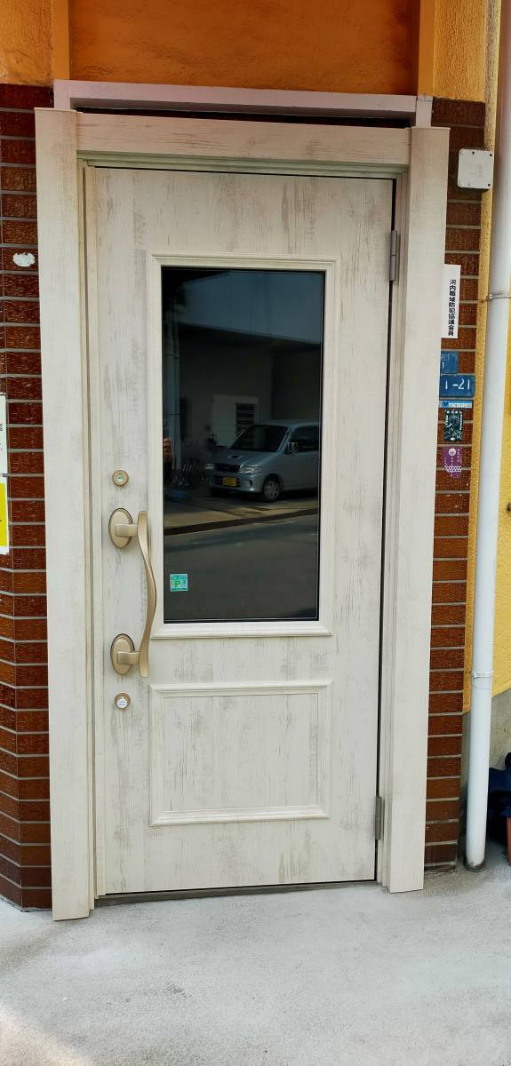 ECO plus so-yu-の木製ドアをリシェント断熱ドアで1dayリフォーム！！の施工後の写真1