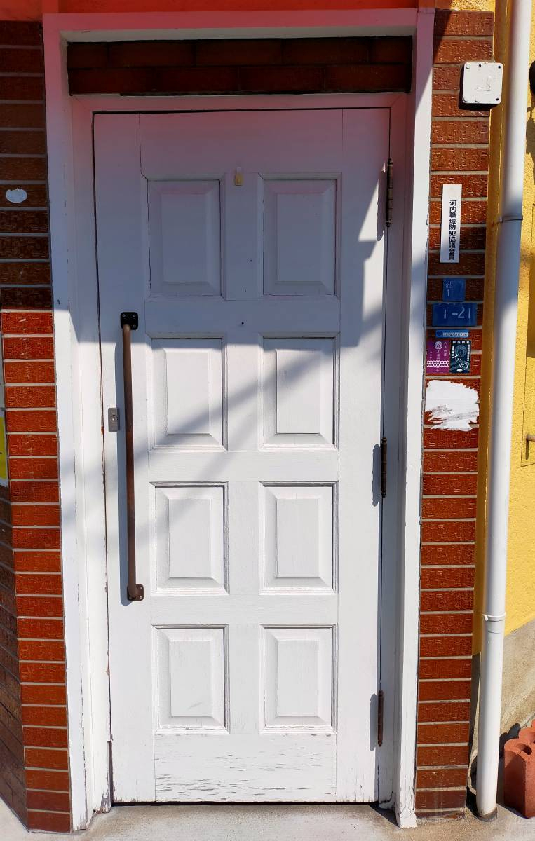 ECO plus so-yu-の木製ドアをリシェント断熱ドアで1dayリフォーム！！の施工前の写真1