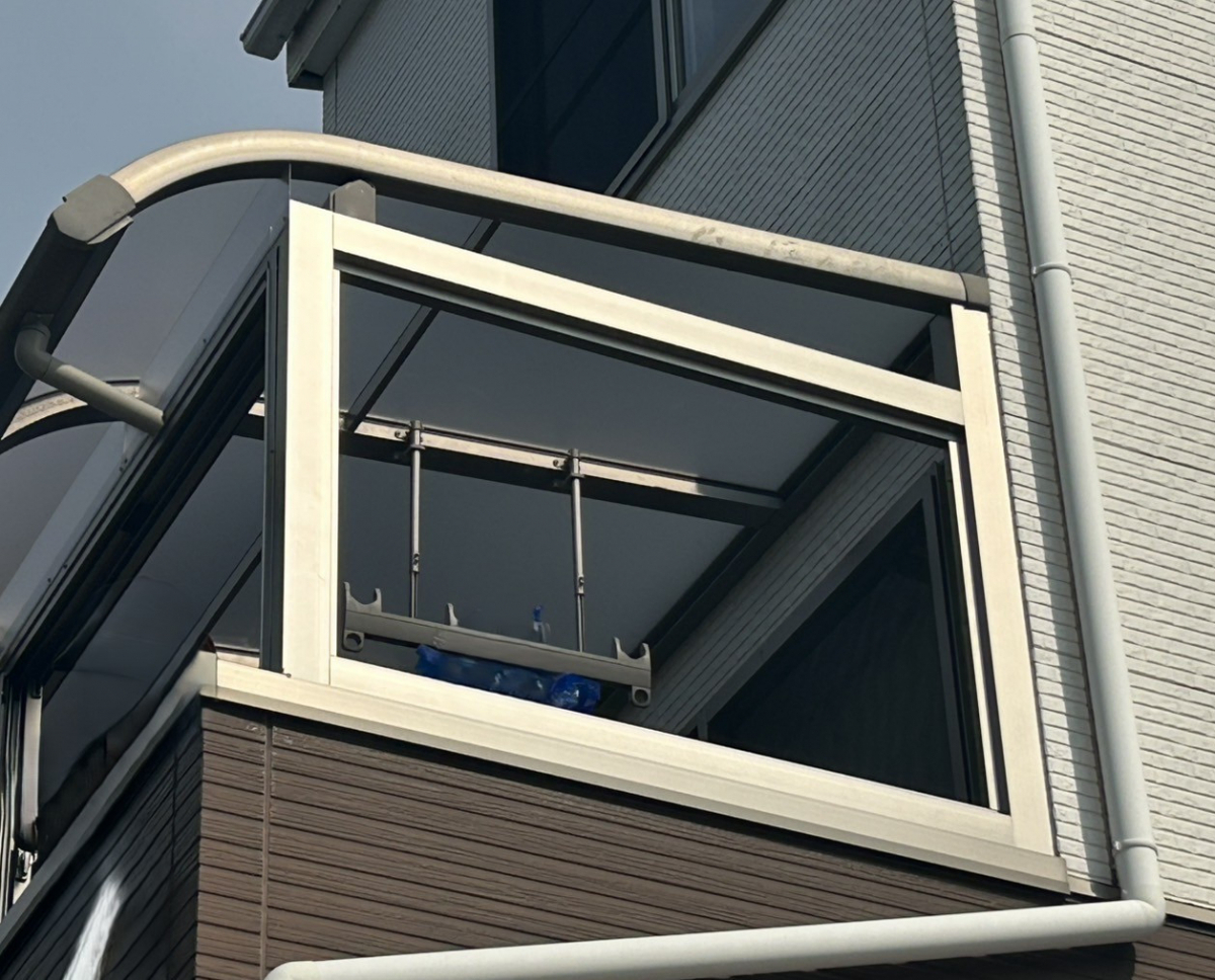 ECO plus so-yu-の【高槻市】バルコニ－囲い工事で雨・風・花粉対策！快適なサンルーム空間への施工後の写真2