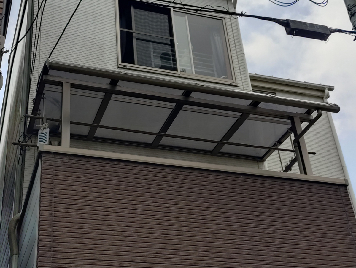 ECO plus so-yu-の【高槻市】バルコニ－囲い工事で雨・風・花粉対策！快適なサンルーム空間への施工前の写真1
