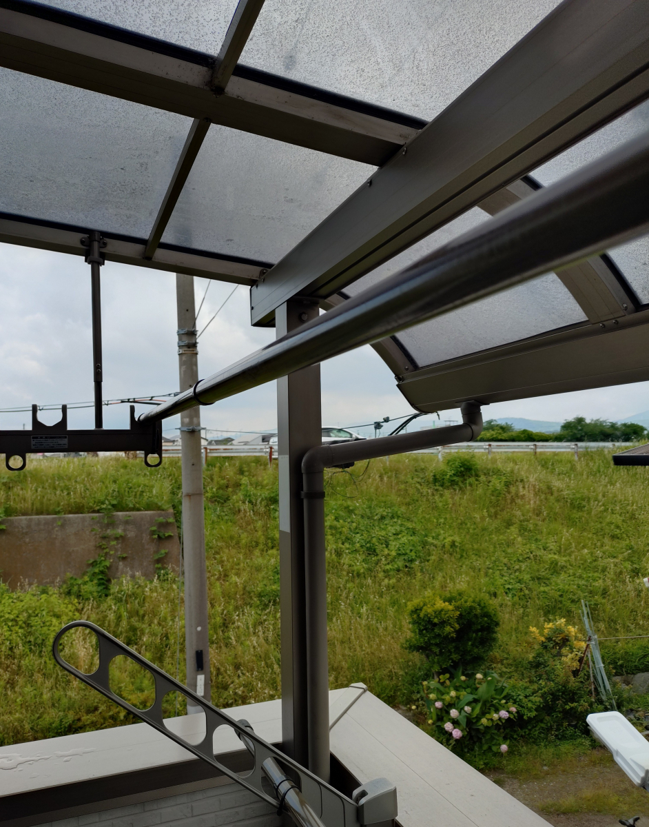 ECO plus so-yu-の【高槻市】バルコニ－囲い工事で雨・風・花粉対策！快適なサンルーム空間への施工前の写真3