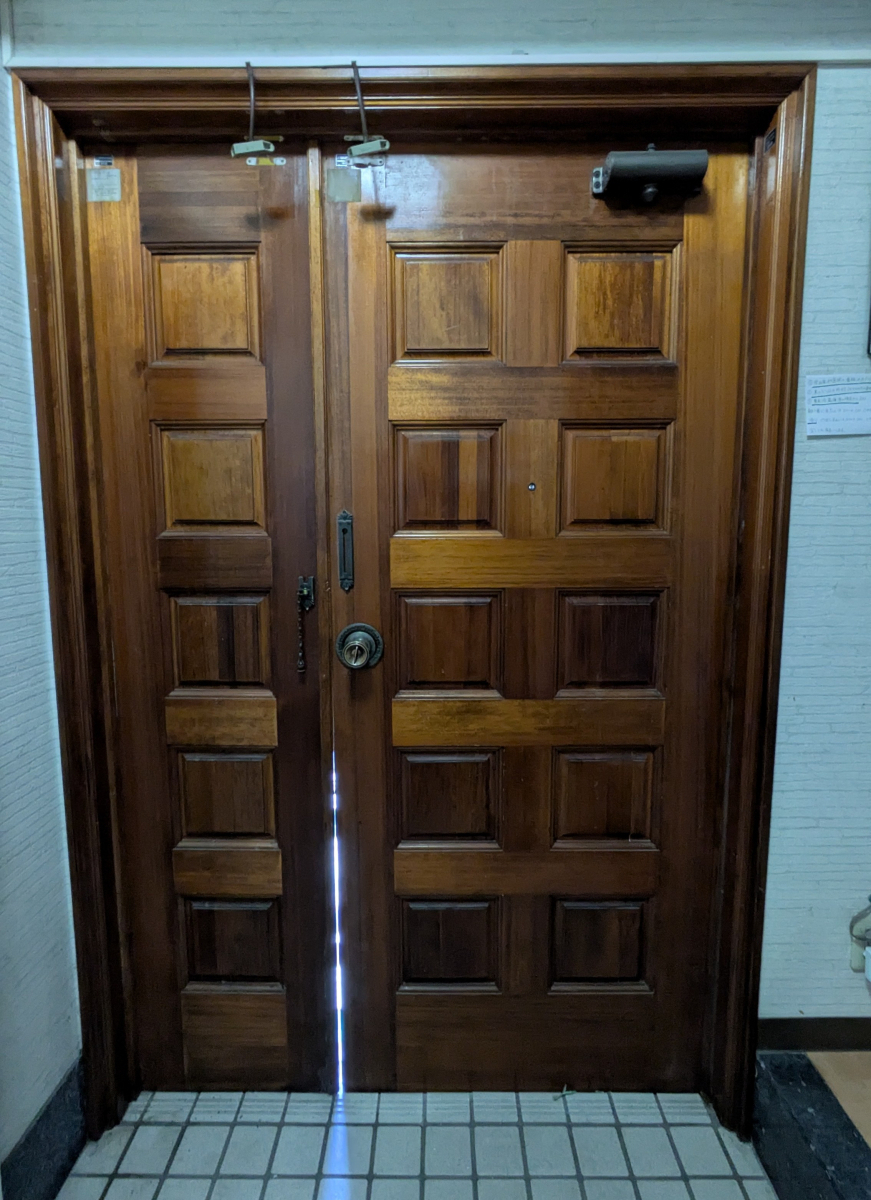 ECO plus so-yu-の木製親子ドア（ヤマハ製）のスピード取替！の施工前の写真2