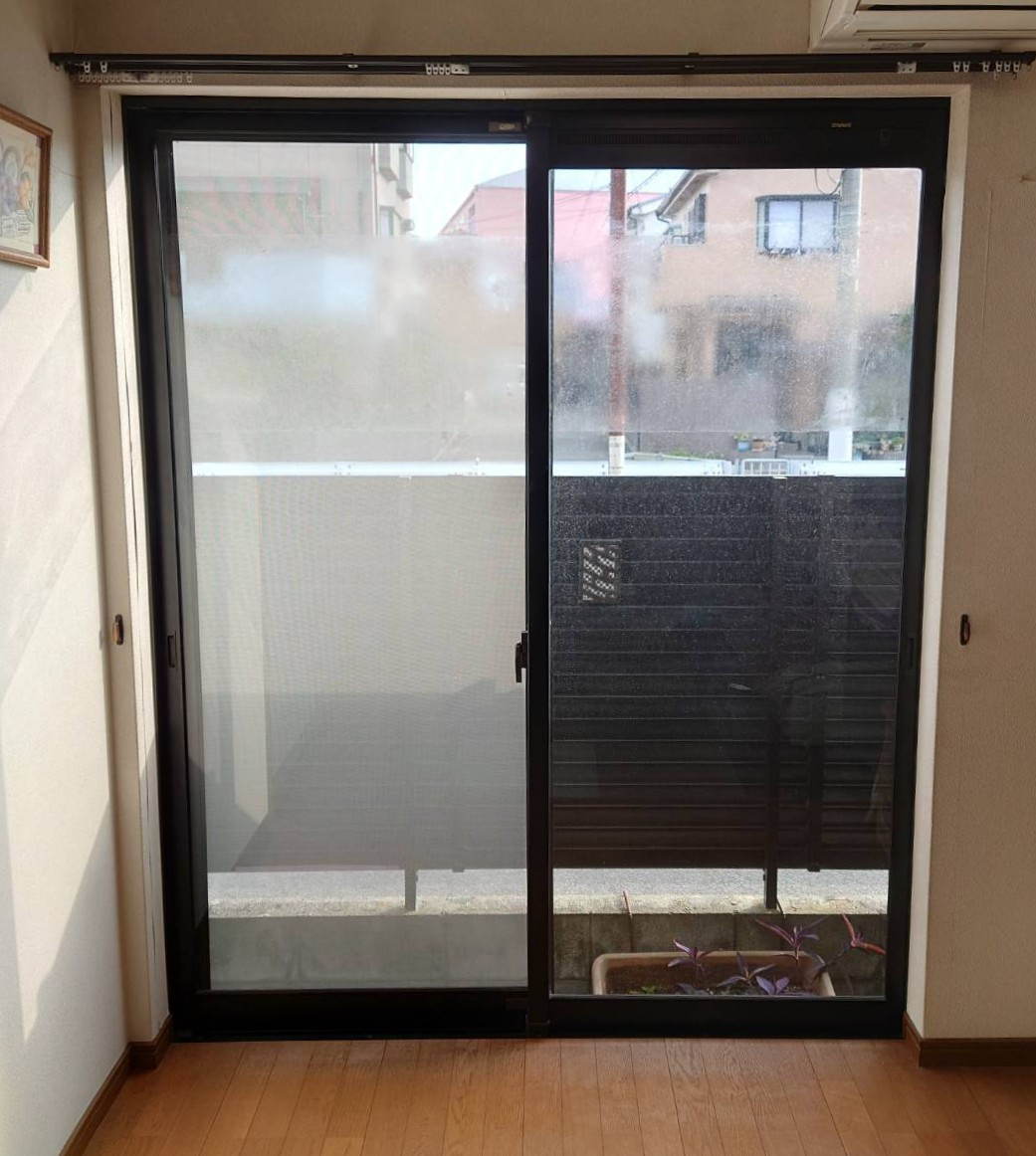 ECO plus so-yu-の【高槻市】内窓設置＋玄関ドアカバー工法で　補助金活用！！の施工前の写真2