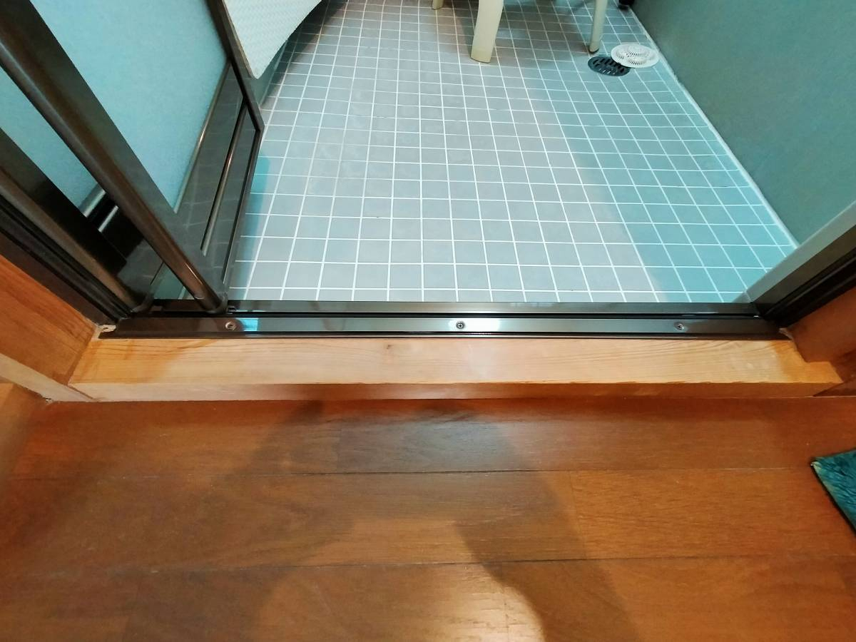 ECO plus so-yu-の浴室中折れドア　カバー工法で取替の施工後の写真2