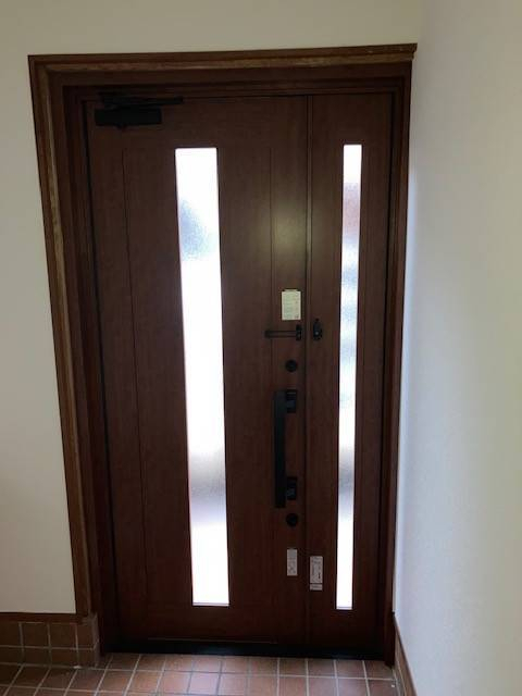 ECO plus so-yu-の玄関親子ドア取替　デザイン一新リフレッシュ！の施工後の写真2