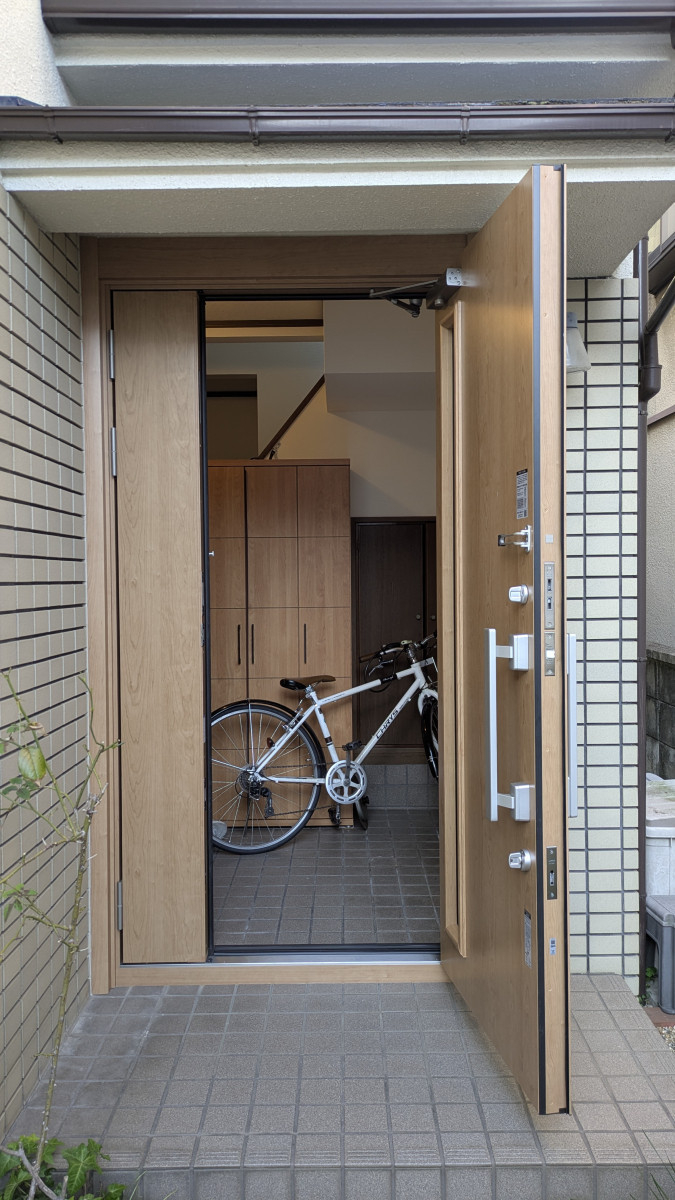 ECO plus so-yu-の【大山崎町】玄関ドア取替｜補助金で断熱ドアへリフォームの施工後の写真3