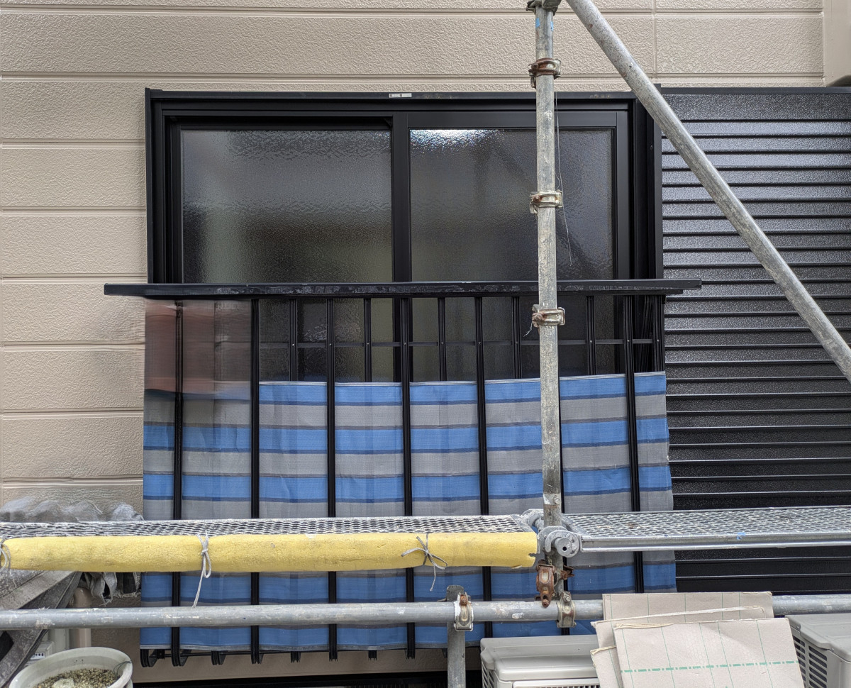 ECO plus so-yu-の【神戸市】寝室の寒さと騒音を一気に解決！窓リフォーム（リプラス-カバー工法）の施工後の写真2