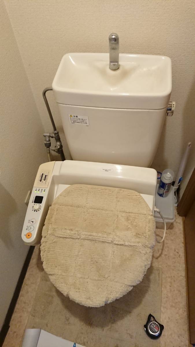 阪神北トーヨー住器のトイレ取替施工例の施工前の写真1
