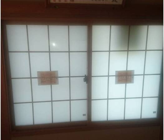 阪神北トーヨー住器のインプラス（和紙調複層ガラス）施工させていただきましたの施工後の写真1