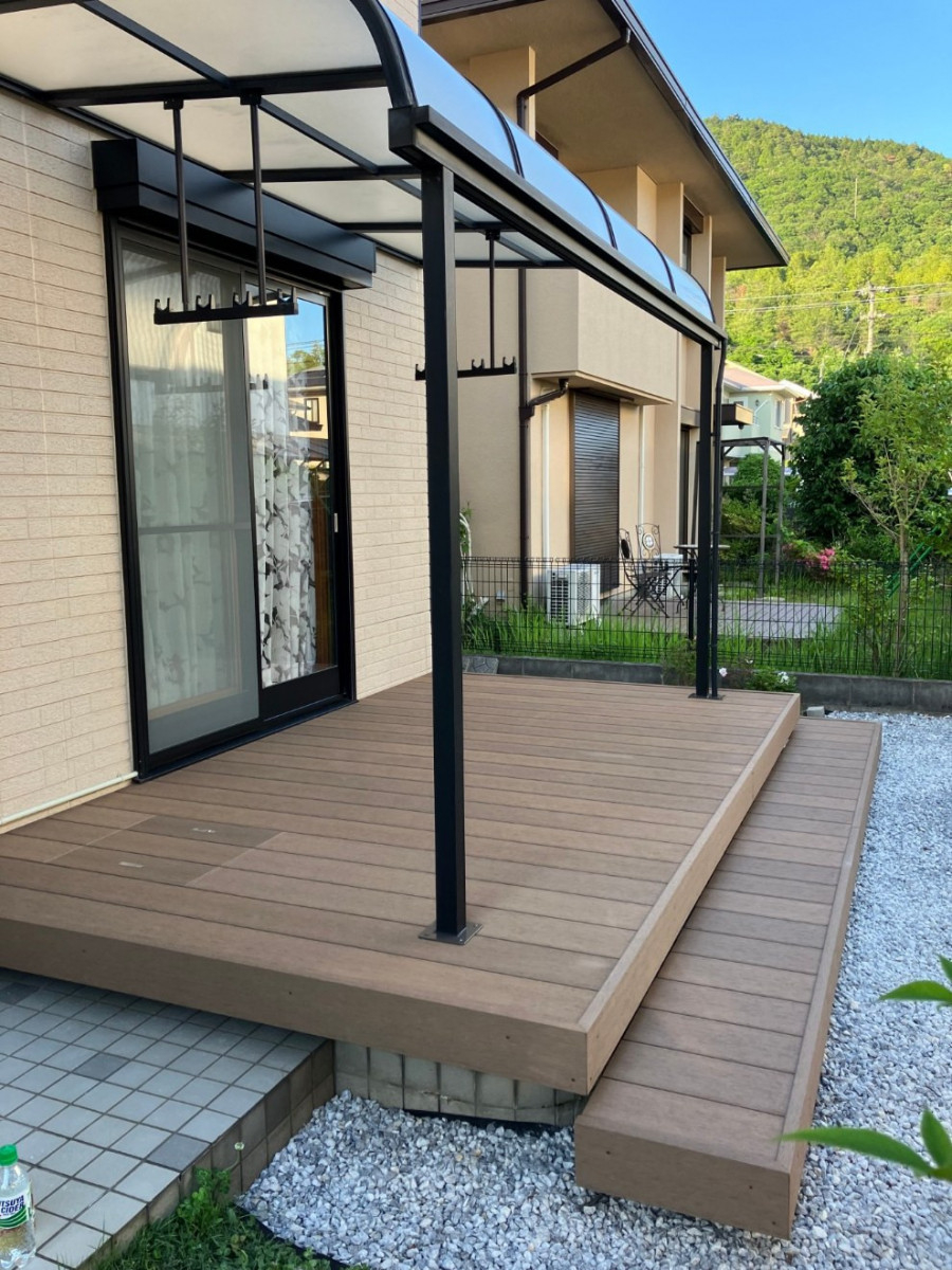 阪神北トーヨー住器の夏でも熱くない！「デッキDC」で叶える、家族が裸足で過ごせる快適テラスの施工後の写真1