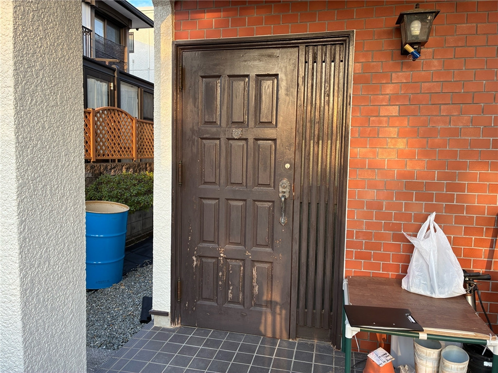 阪神北トーヨー住器のLIXILリシェントM83型への交換工事。カバー工法による1日リフォームとエントリーシステムの導入。の施工前の写真1