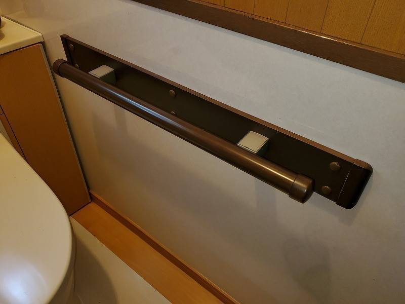 阪神北トーヨー住器のトイレの手すり　取替させて頂きましたの施工後の写真1